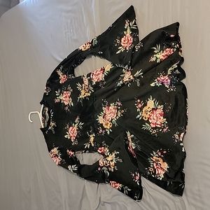 Size Medium Flounce Sleeve Dress